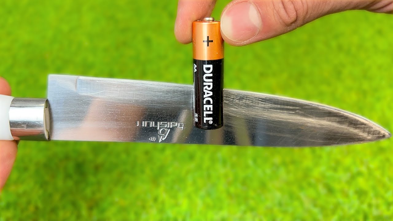 KNIFE like a razor in 1 minutes! Using a BATTERY! Amazing Way
