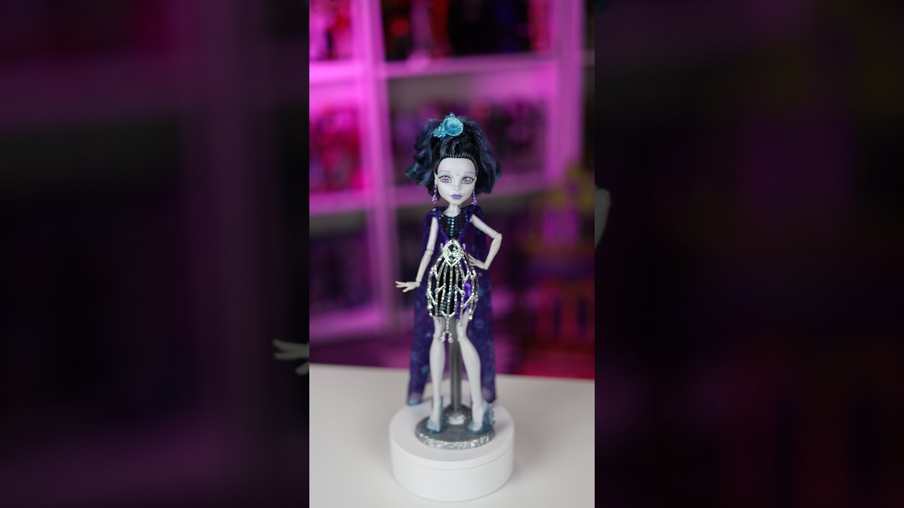Let&rsquo;s 3D print Elle Eedee&rsquo;s earrings 💜💙 much better now! #monsterhigh #monsterhighdolls