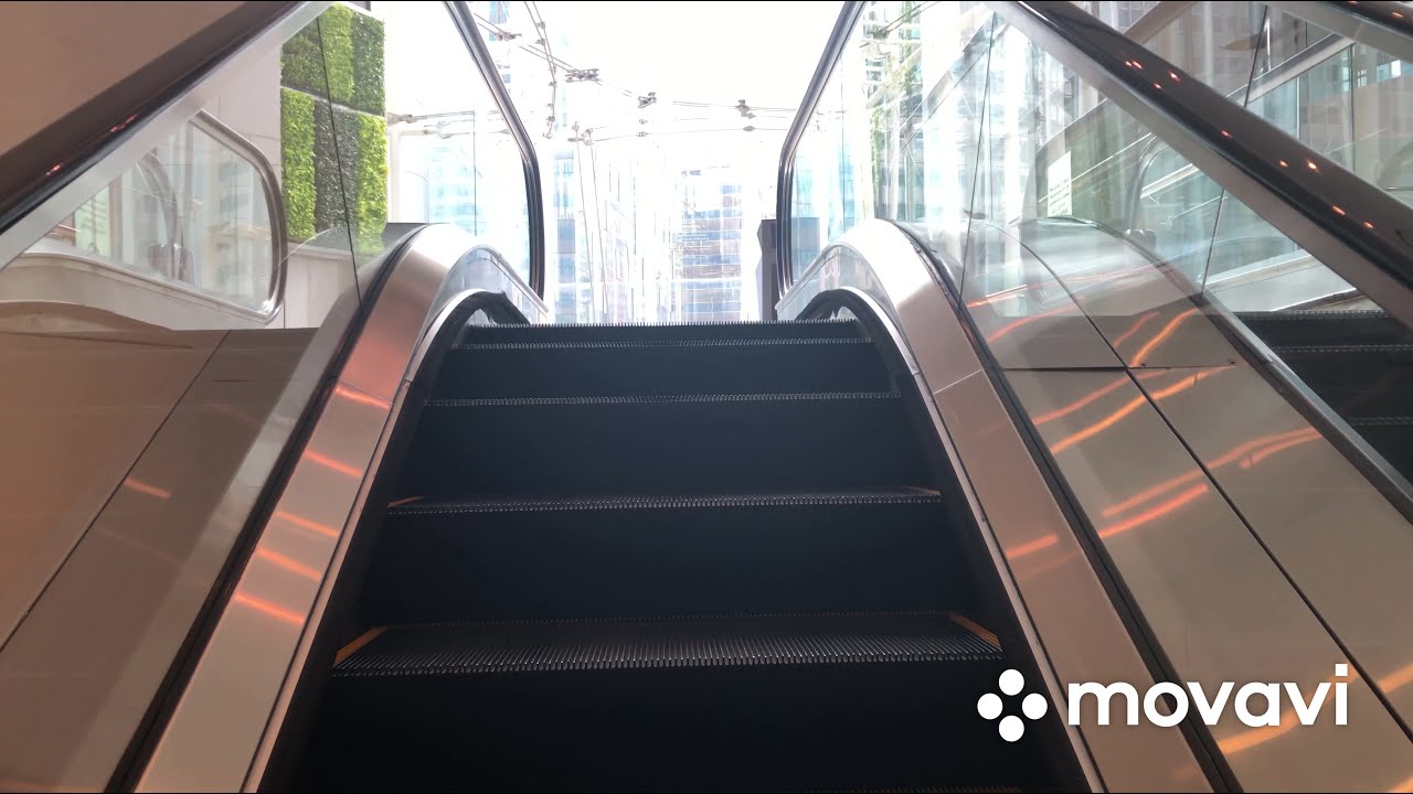 Long 1998 Fujitec GS8000 escalators @ One IFC Tower in Central, Hong Kong