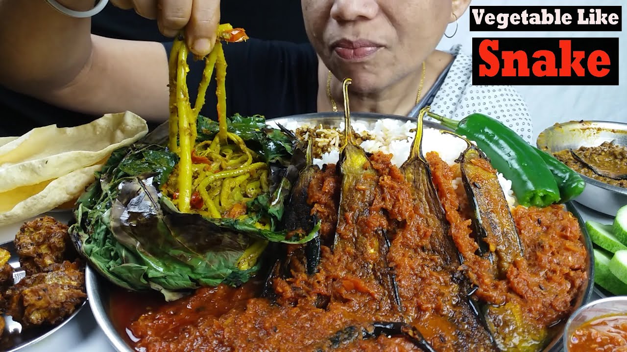 SNAKE no it's just a vegetable asmr mukbang food eating