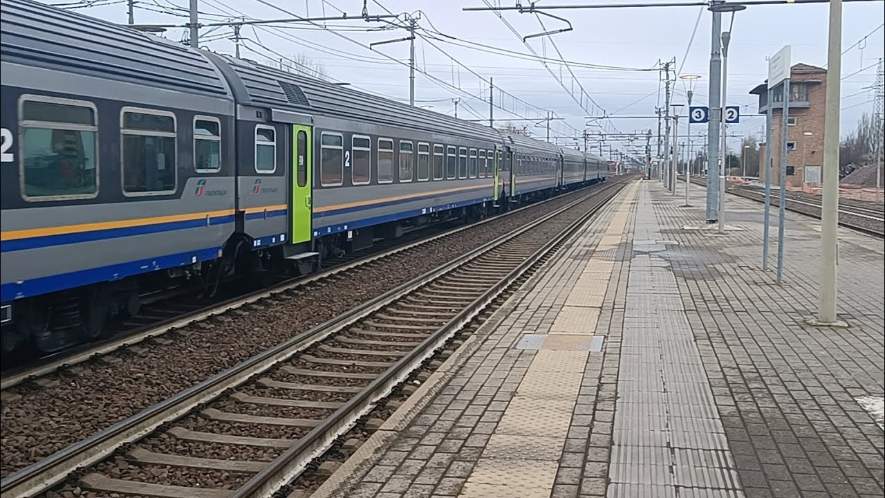 Rarissimo! Carrozza MDVE con la livrea 