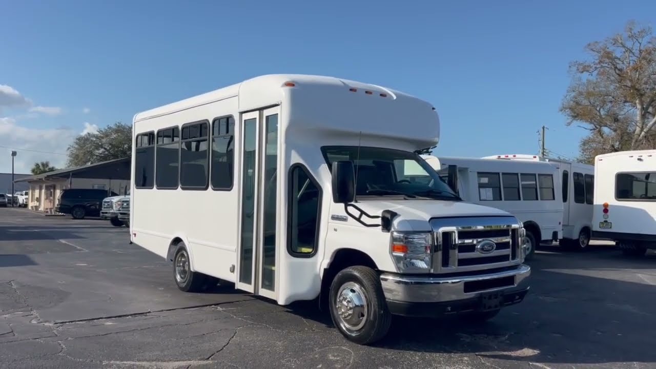 2018 Ford E-350 Starcraft 15-Passenger Shuttle Bus – Overhead Storage. Fleet-Ready.