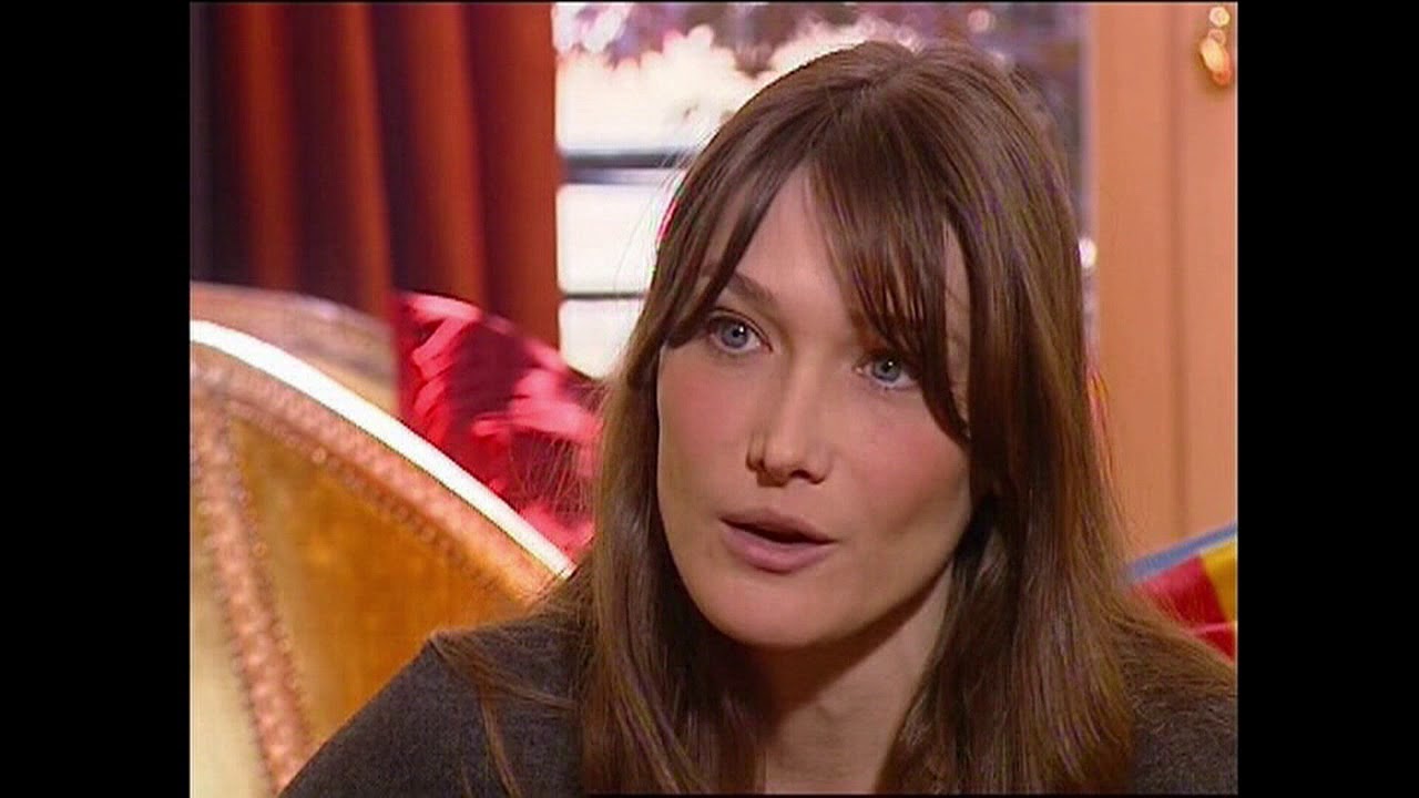 Double Je - Carla Bruni