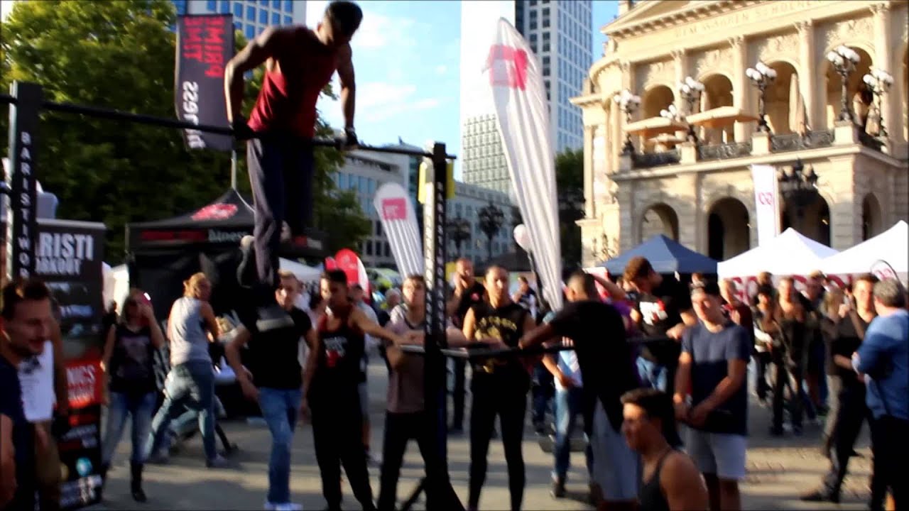 Calisthenics Frankfurt - World Pull Up Day 2014 in Frankfurt am Main auf dem Opernplatz