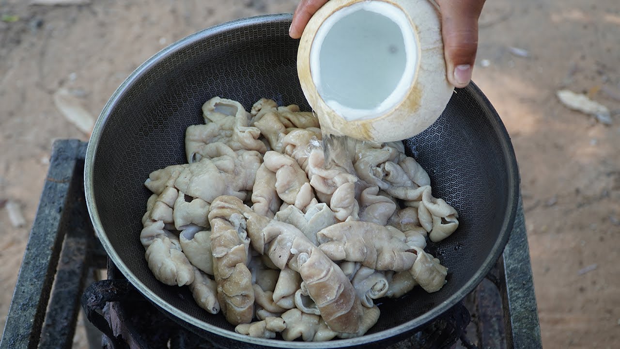 Chitterlings in Coconut Water | Braised Pork Chitterlings Recipe | How To Cook Chitterlings