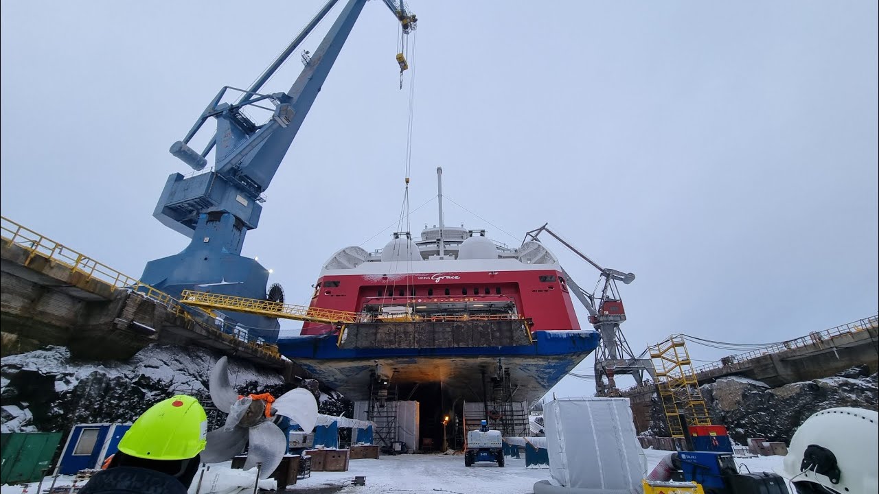 Viking Grace p&aring; dock