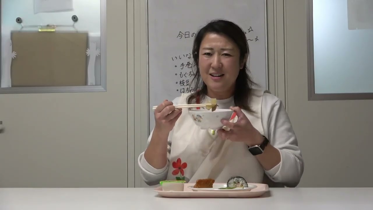 ともべ幼稚園　今日の給食「新年お楽しみ会スペシャルメニュー」を食べる