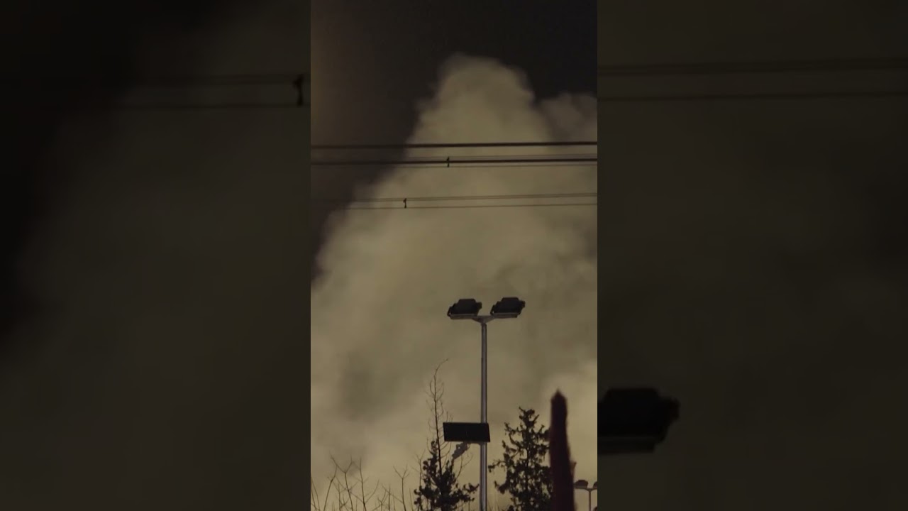 Iran Cluster Bombs Spark Fires in Central Israel as Residents Flee to Shelters | DRM News | AH1C