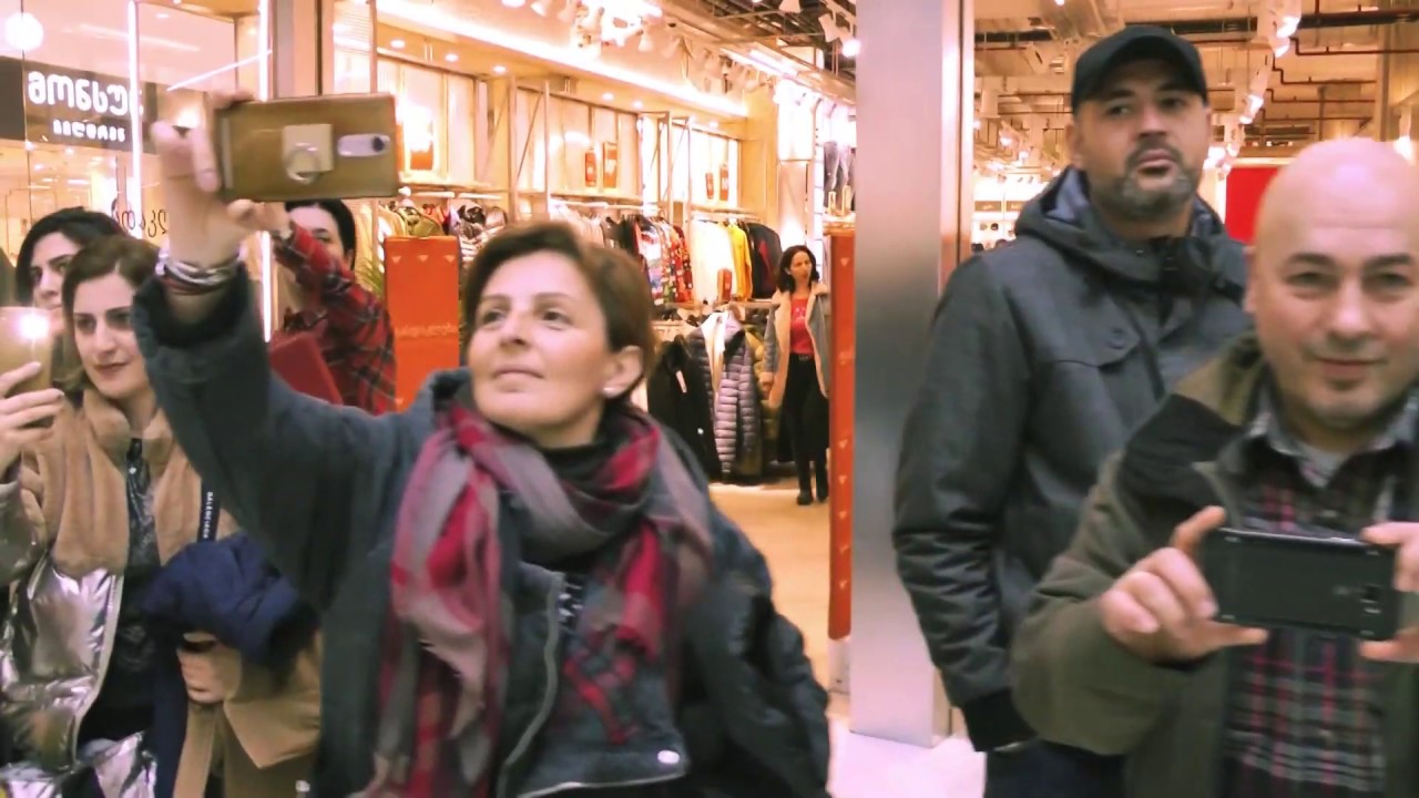 Mdzlevari - Santa Claus Is Coming to Town (Flash Mob)