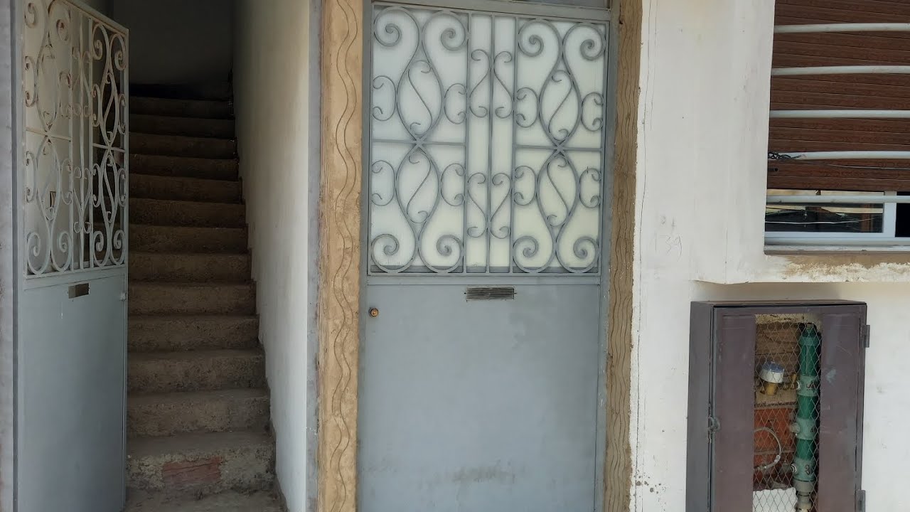 شقة نصف سطح حي لوفاء 0682362090