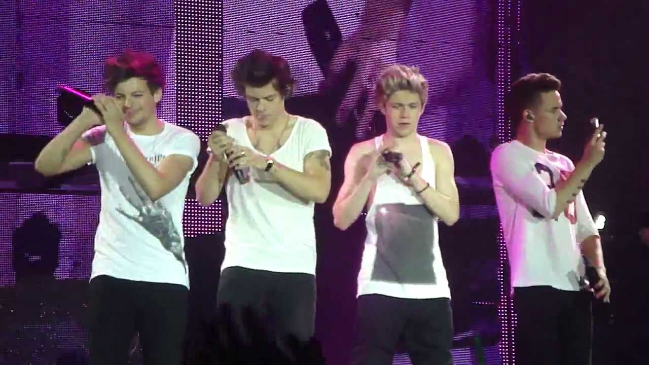 One Direction live Hallenstadion Zürich - Live while we're young