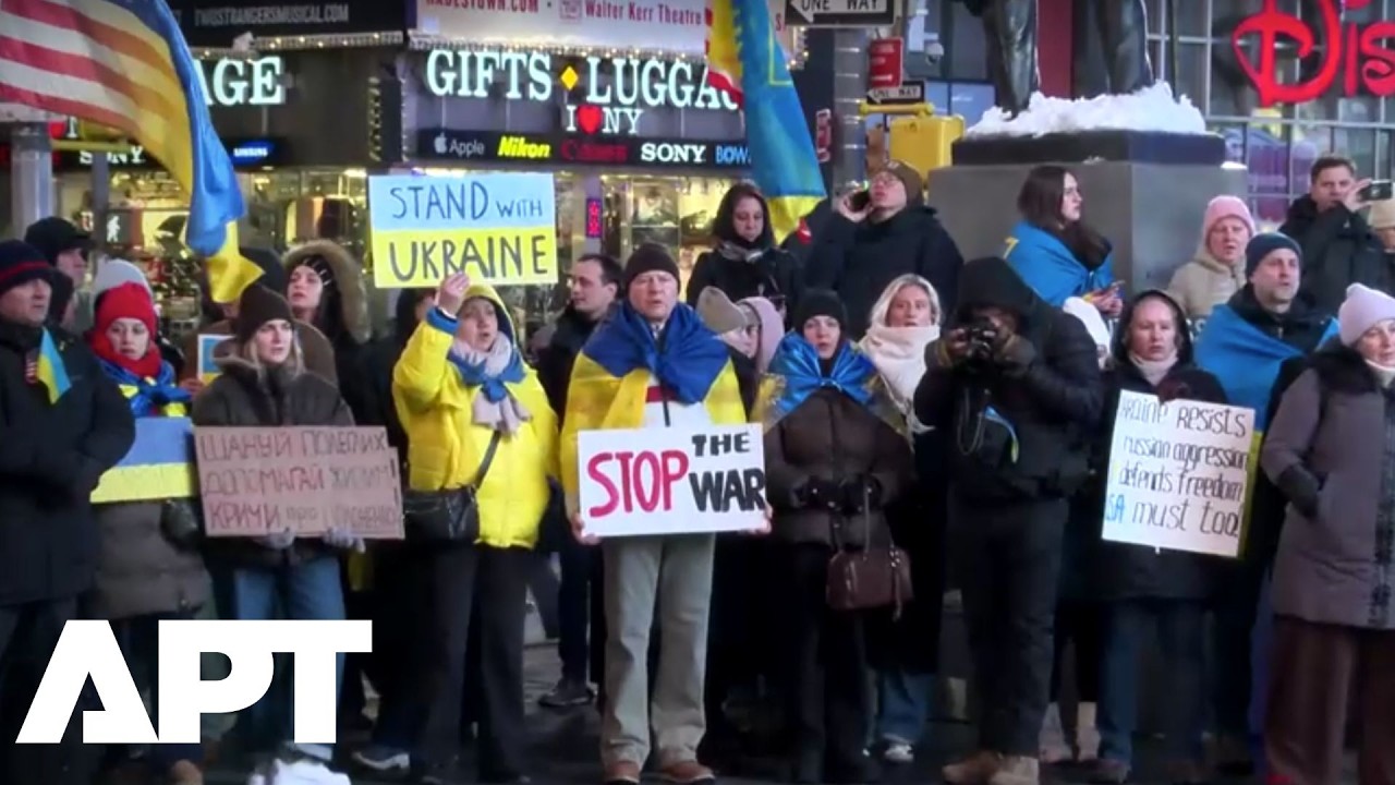 Ukrainian Flags Fill Times Square on War’s Fourth Anniversary | APT