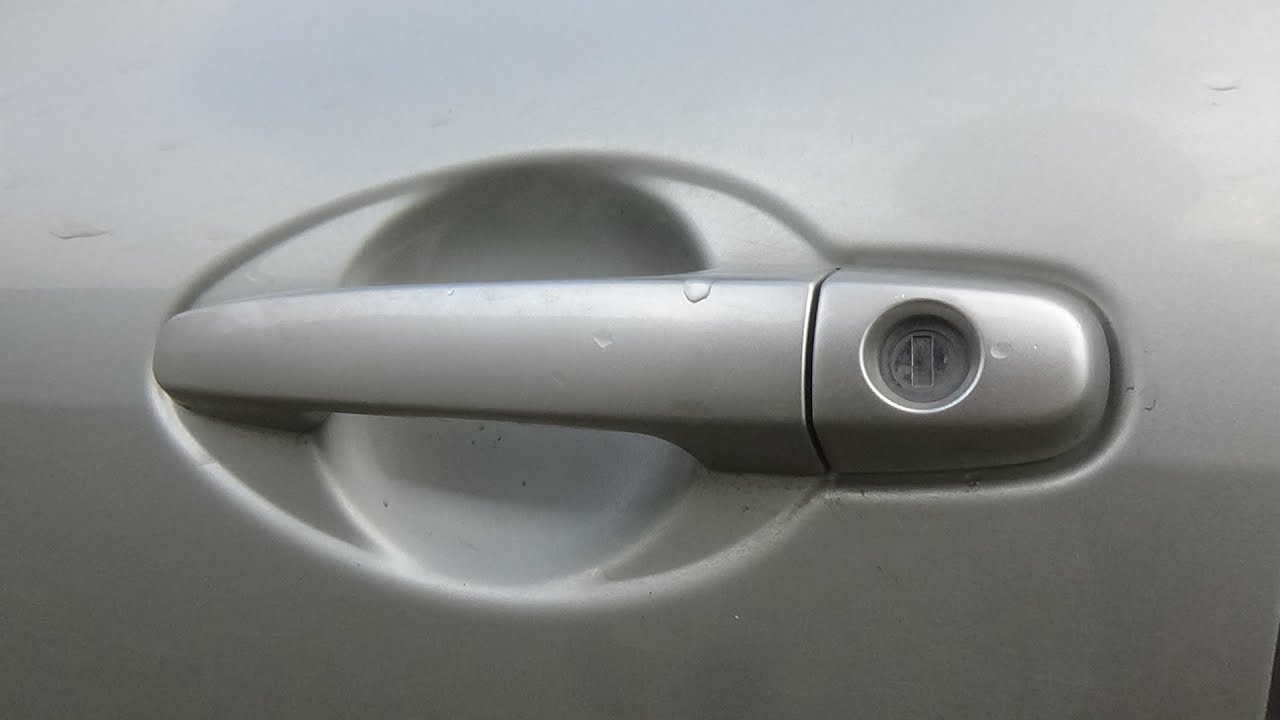 Как снять-установить наружные дверные ручки.  Toyota Auris.