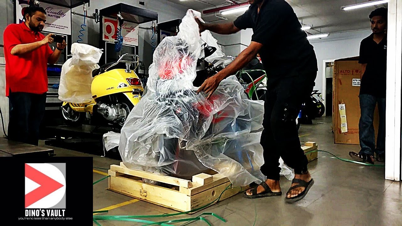 2017 Aprilia RSV4 RF Unboxing, Delivery, Owner Reaction #Bikes@Dinos