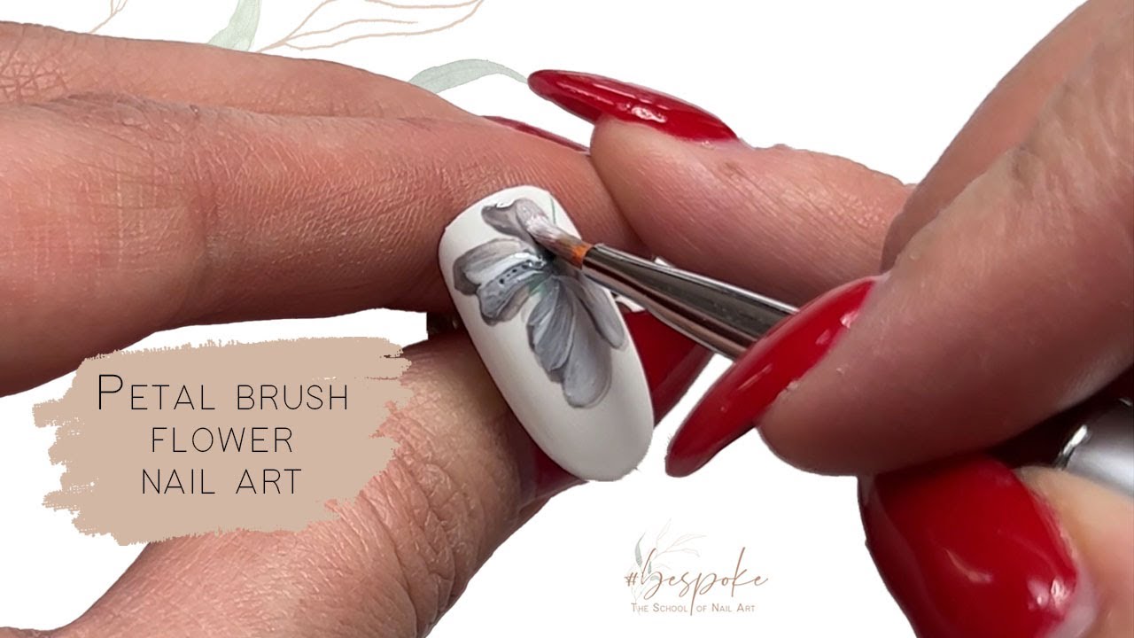TUTORIAL  I  Flower Nail Art - Using a Petal Brush to create easy flower nail designs