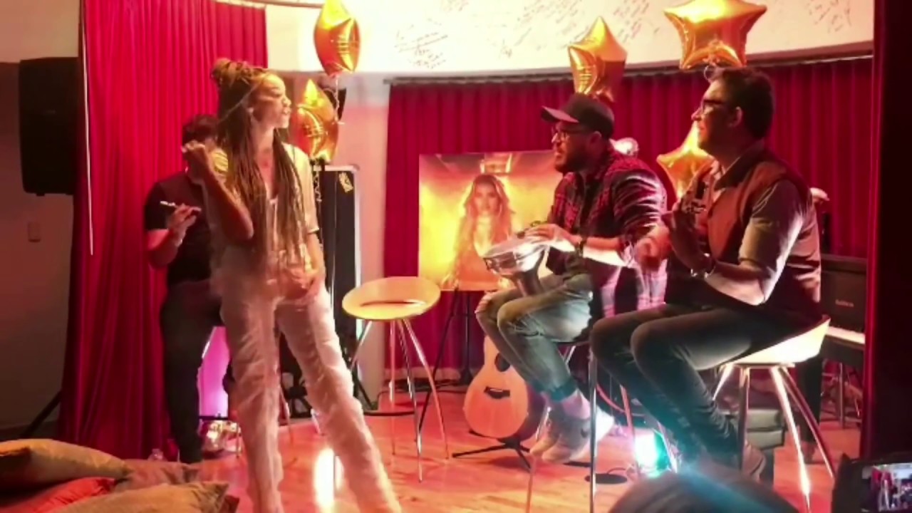 Leslie Grace Duro y Suave (Versi&oacute;n Ac&uacute;stica)