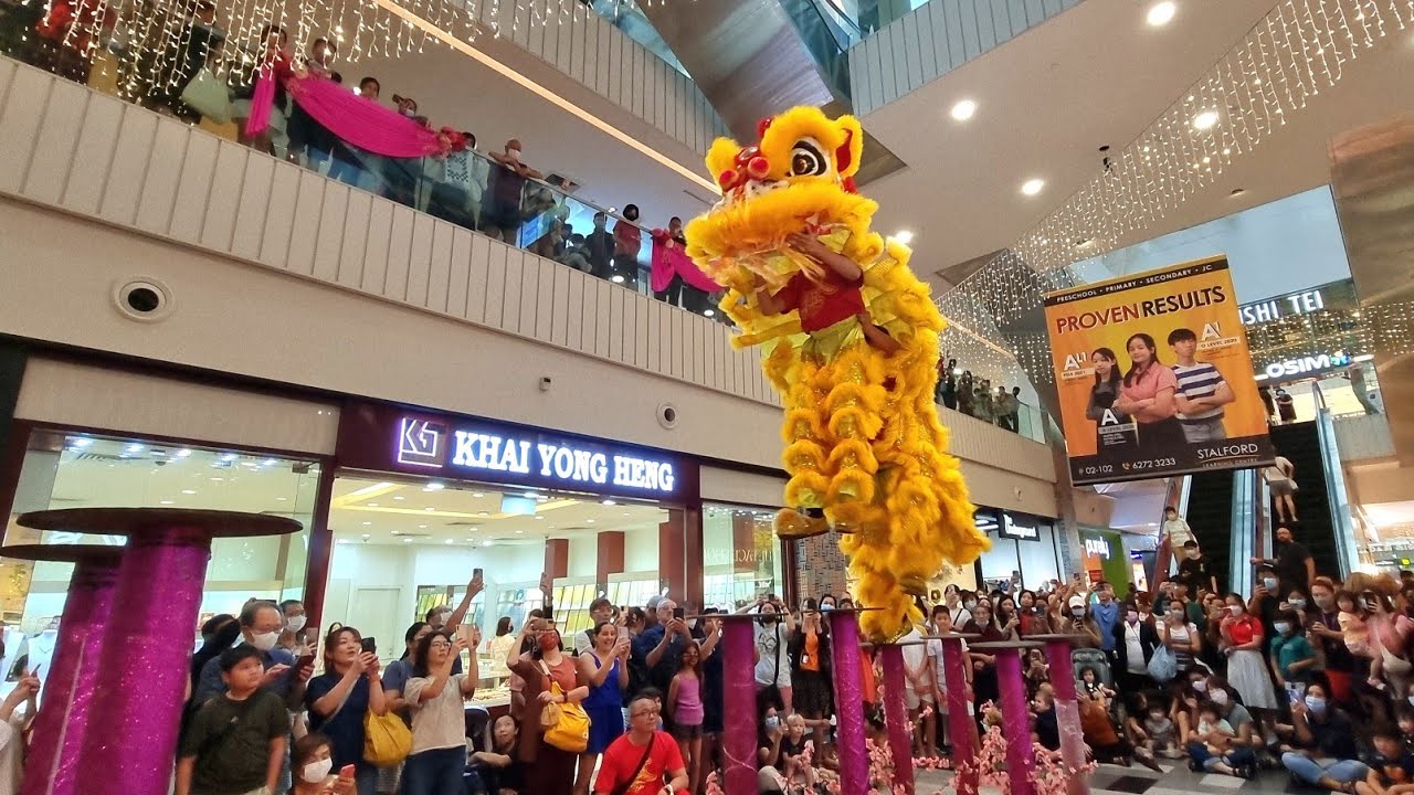 2023 Lion Dance on high poles @ Tiong Bahru Plaza