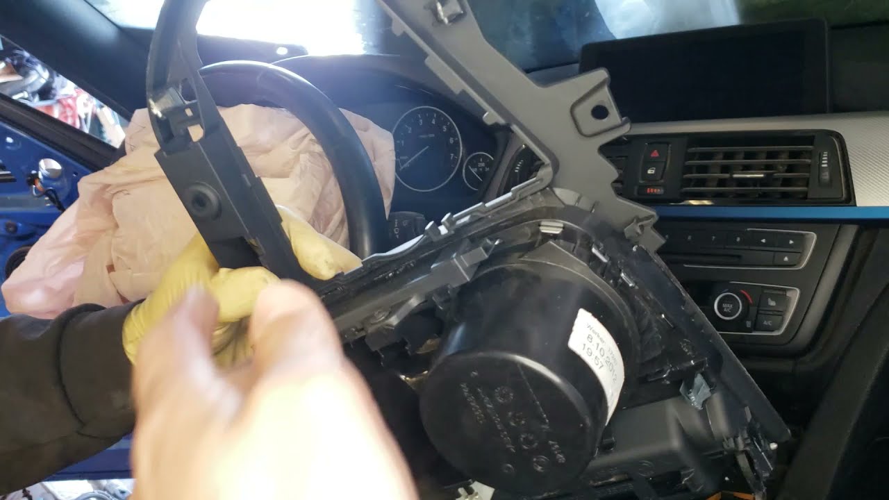 2013-2016 BMW 335I 328I F30 F31 F32 КАК СНЯТЬ ПОДСТАКАННИКИ ЦЕНТРАЛЬНОЙ КОНСОЛИ, ПЕПЕЛЬНИЦУ В СБОРЕ