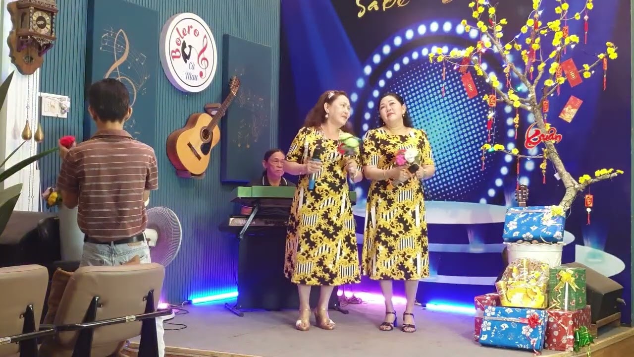Tôi Chưa Có Mùa Xuân - Sáng Tác : NS Châu Kỳ - Trình Bày : Bảo Ngân & Kim Phụng