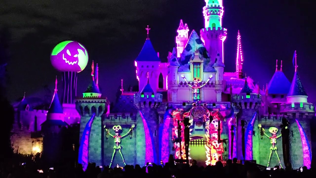 Disneyland's Halloween Night Show 10142025 @Disney #Disneyland #California @DisneyParks 01