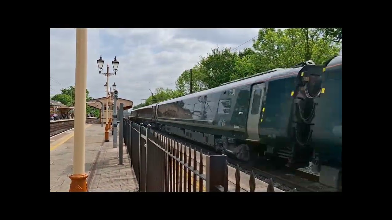 Trains At Hanwell - GWML - 3.5.2025