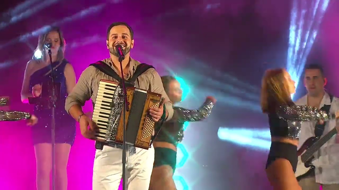 Ruizinho do Acordeão - Ela É Uma Leoa (Ao Vivo)