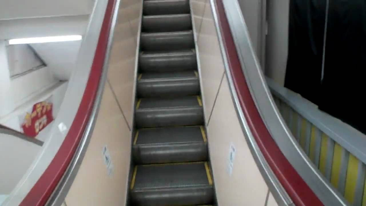 東芝製 年代物のエスカレーター