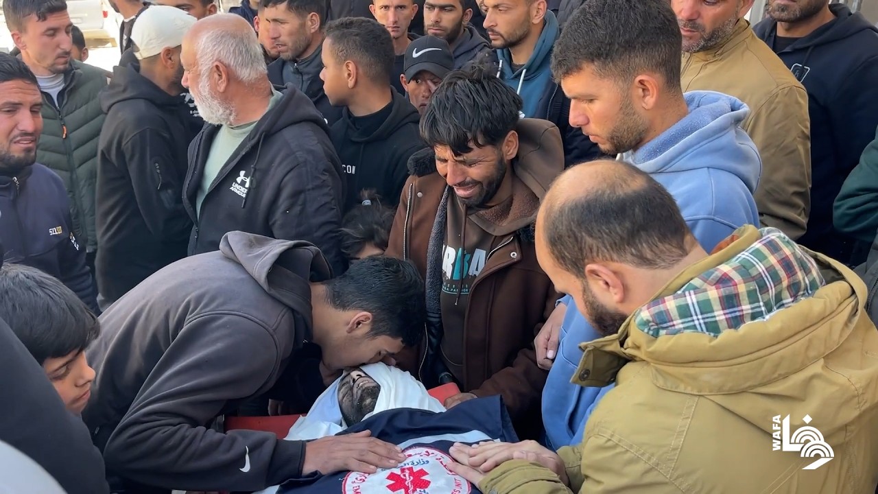 وداع وتشييع ثلاثة شهداء بينهم مسعف ارتقوا في غارة جوية إسرائيلية غرب مدينة غزة