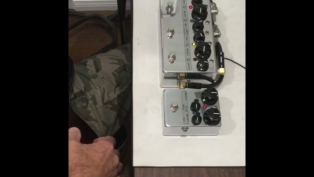 echoczar and angelbaby, guitar volume knob swells (iPhone)