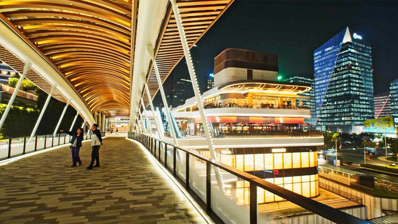 Shanghai night walk at Taikoo Li Qiantan