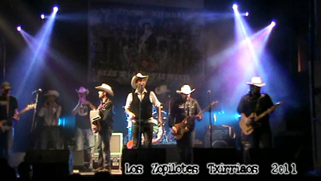 Los Zopilotes Txirriaos - Artajona 2011 Cumbia