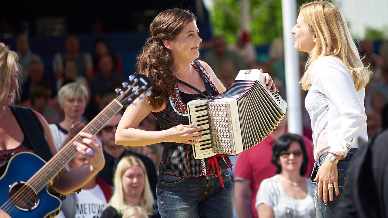 Stefanie Hertel & DirndlRockBand 
