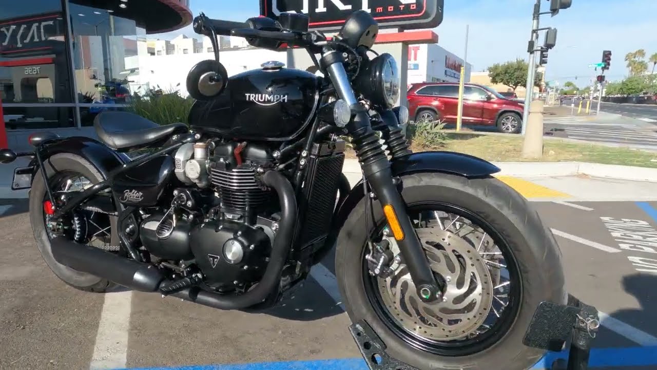 2018 Triumph Bobber Black / Walk Around / Start Up / Sound Clip