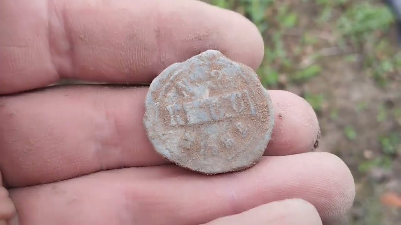 Лопата спасла комрада. Чудом уцелел.