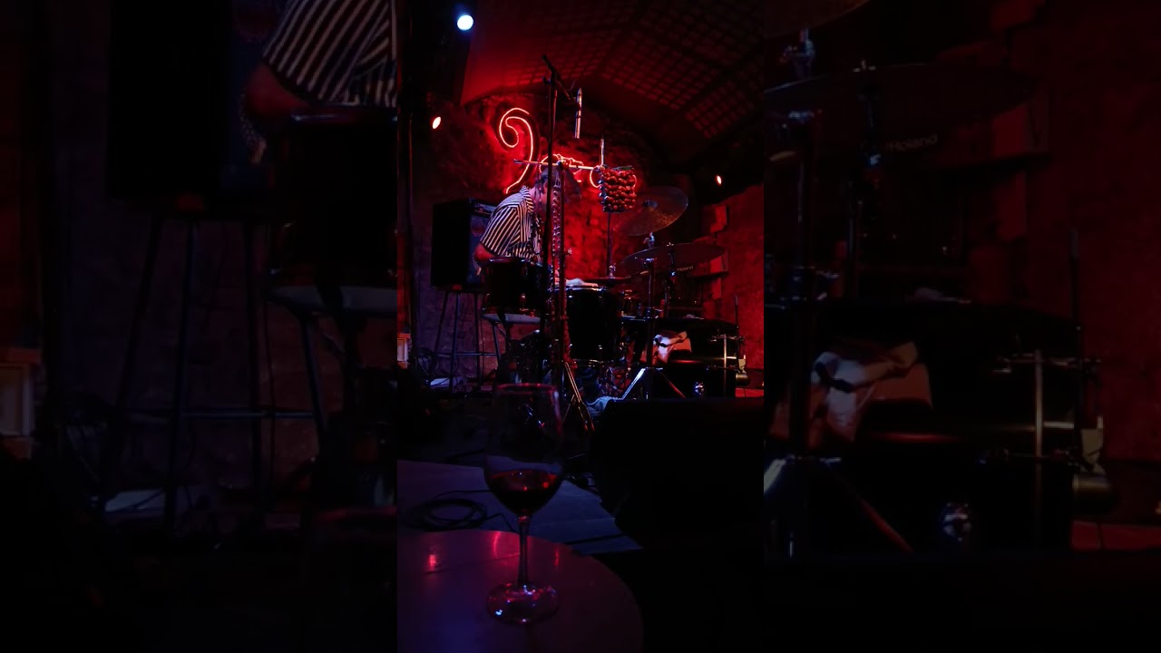 Berke Can Özcan & Jonah Parzen al 27è festival de Jazz de Vic a la Jazz Cava 16/5/25 (6 de 9)