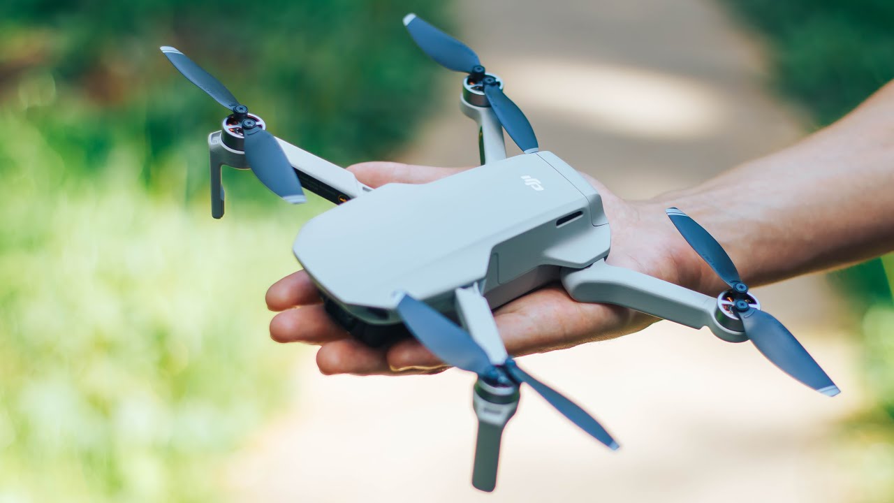 Квадрокоптер DJI Mavic Mini в кармане.