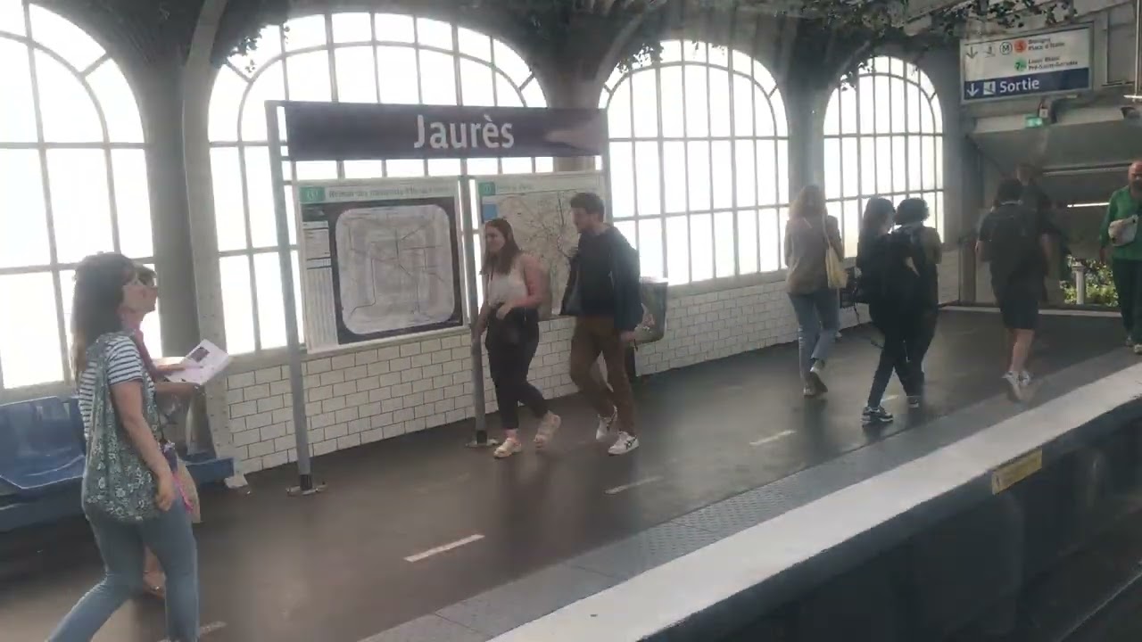 2023.07.03. Paris métro Ligne 2 Nation to Pigalle