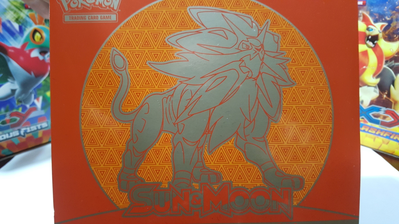 Pokemon Sun and Moon Solgaleo Elite Trainer Box Opening
