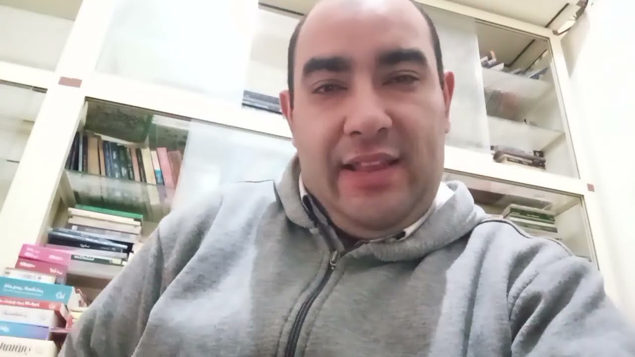 لماذا يرتدي هؤلاء الرجال زي النحل؟ لغز مقهى الايجيبت | اقرأ مع د. أحمد تركي