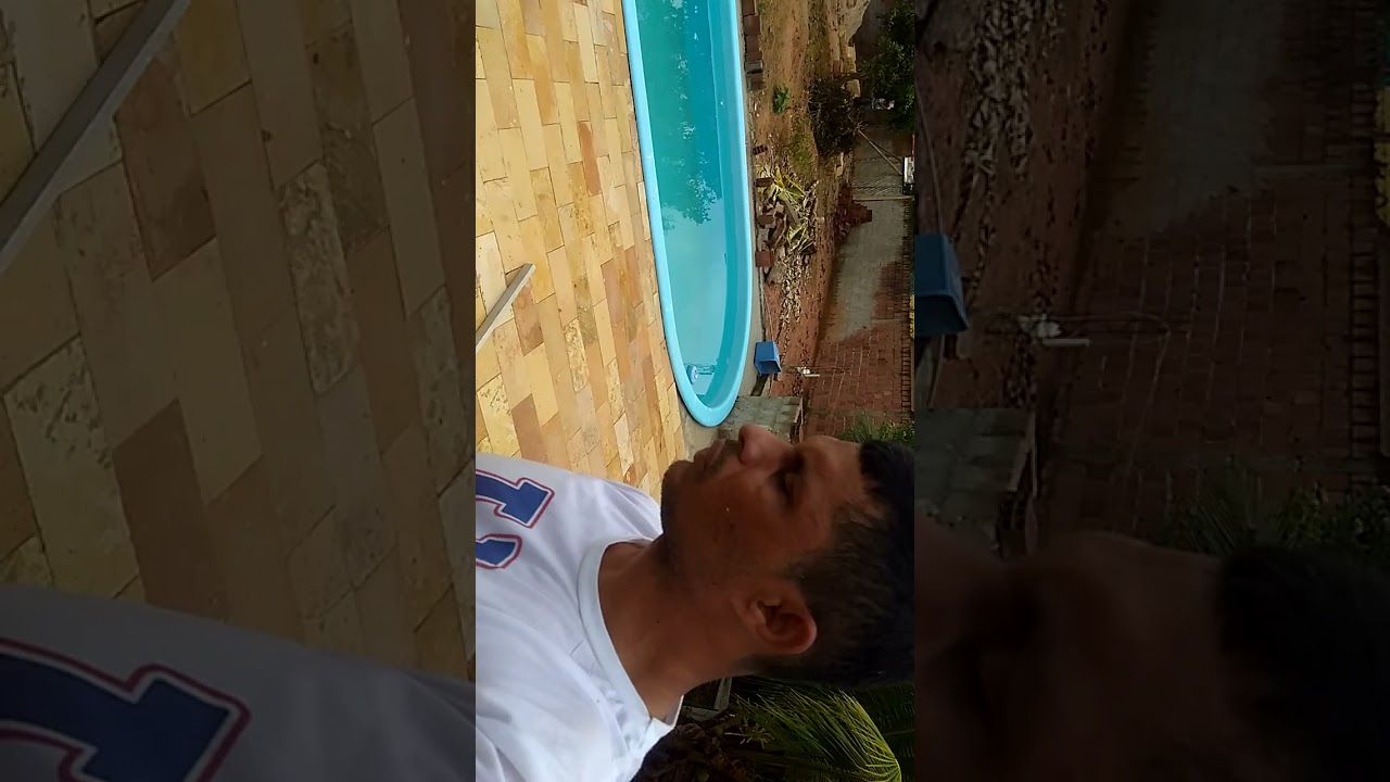 colocando pedra fria na piscina