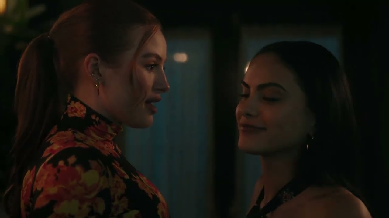 Veronica Absorbs The Powers And Kisses Cheryl - Riverdale 6x22 Scene
