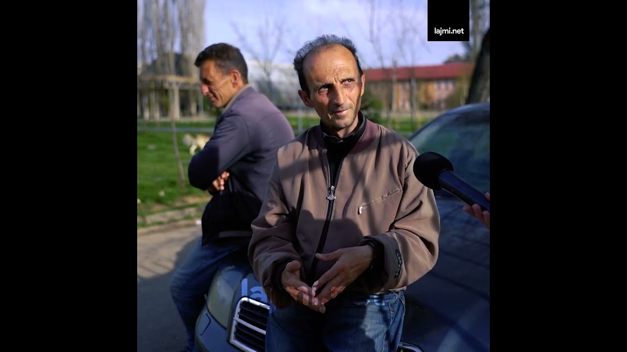 Dy vëllezërit në Gjakovë që dy vite jetojnë në veturë para komunës: Hanë, pinë e flenë aty - ankohen