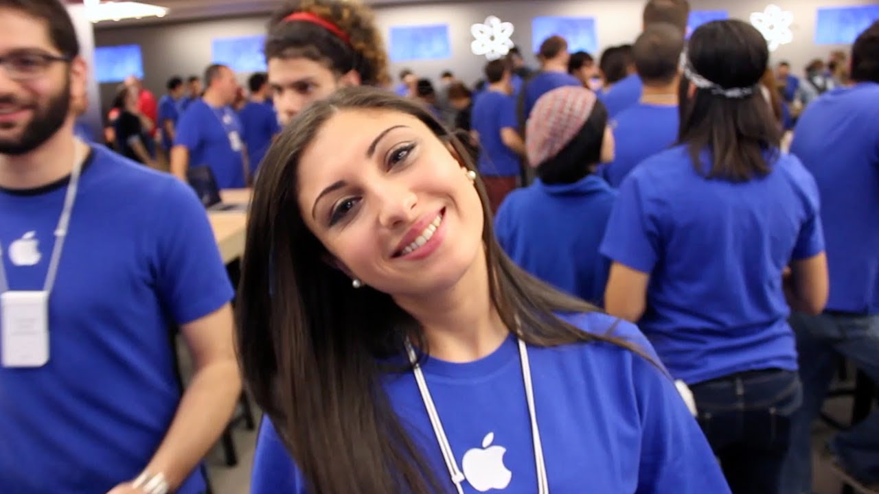 iPhone 5s Launch: Apple - Fifth Avenue