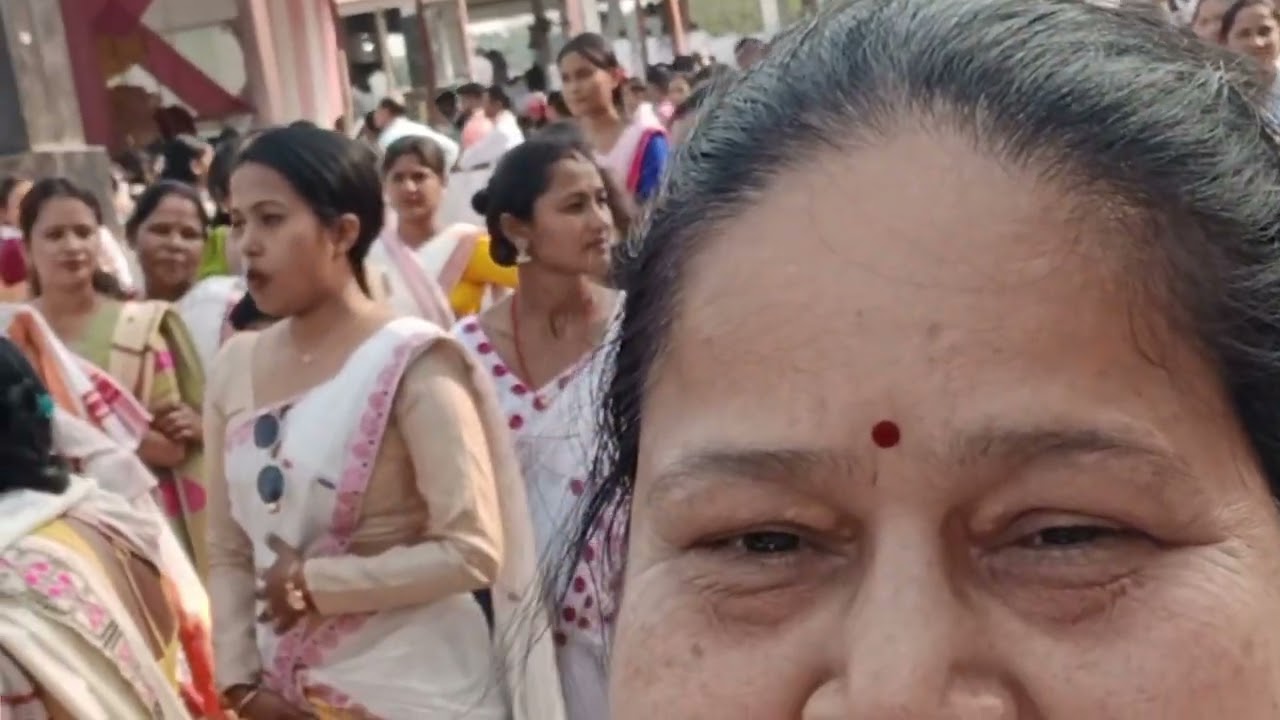 আমি সকলোৱেই মিলি বৰনামঘৰ ভাগৱত পাঠত গৈছিলো খুবেই ভাল লাগিল 