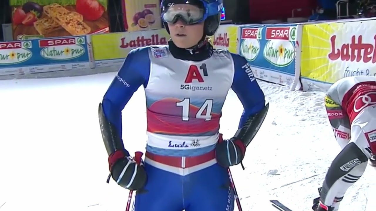 Adriana Jelínková vs. Petra Vlhová (Světový pohár Lech 2020)