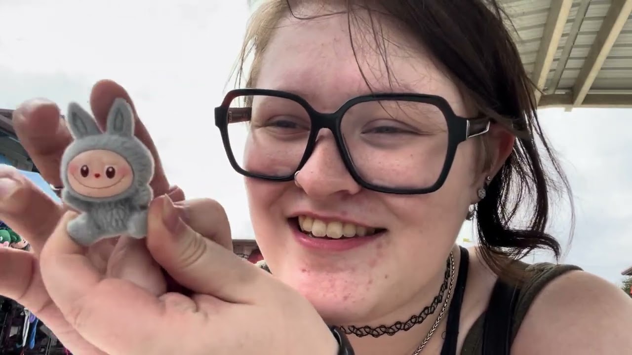 Flea Market Vlog + Haul!