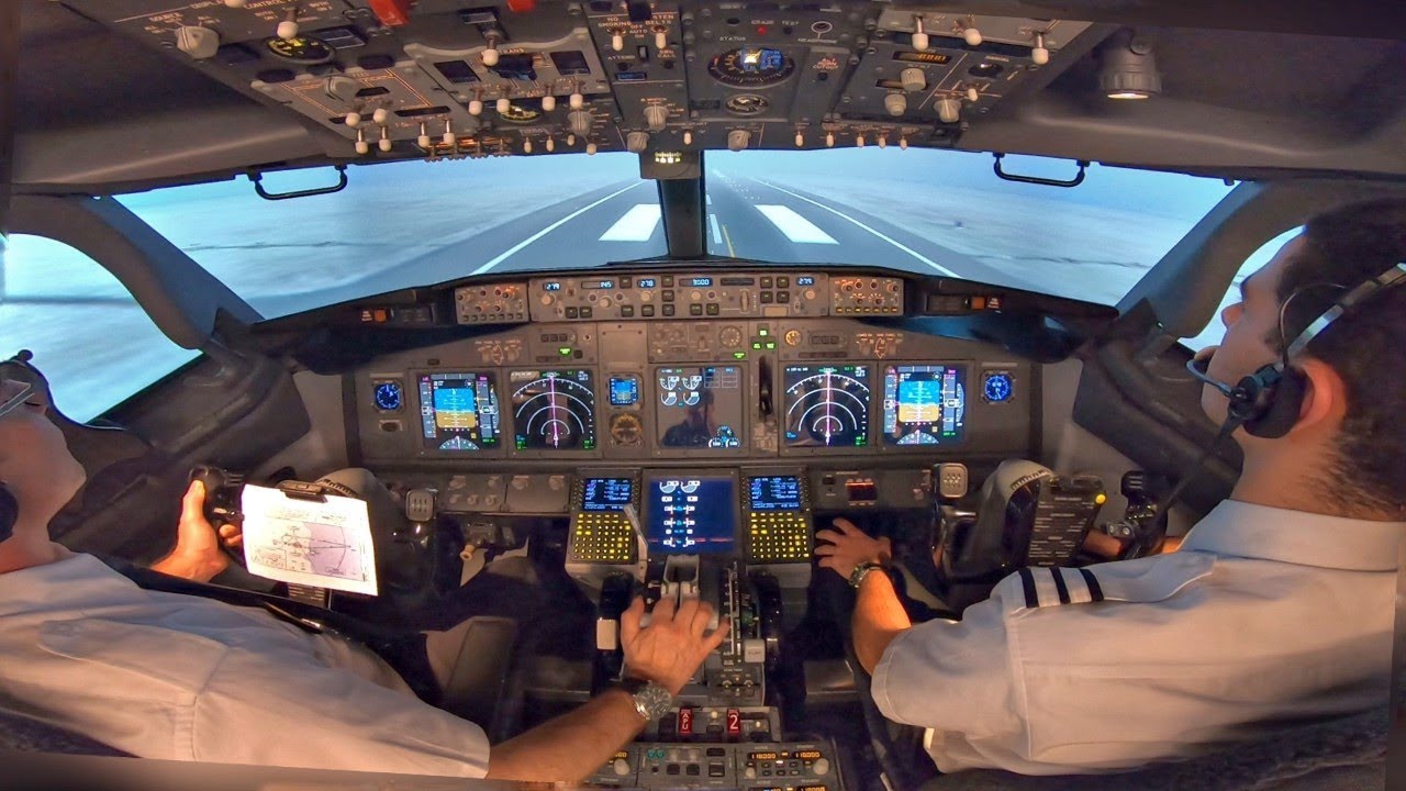 Boeing 737-800 ILS Approach to MINIMUMS & Landing at Dublin | MCC Training at Simtech