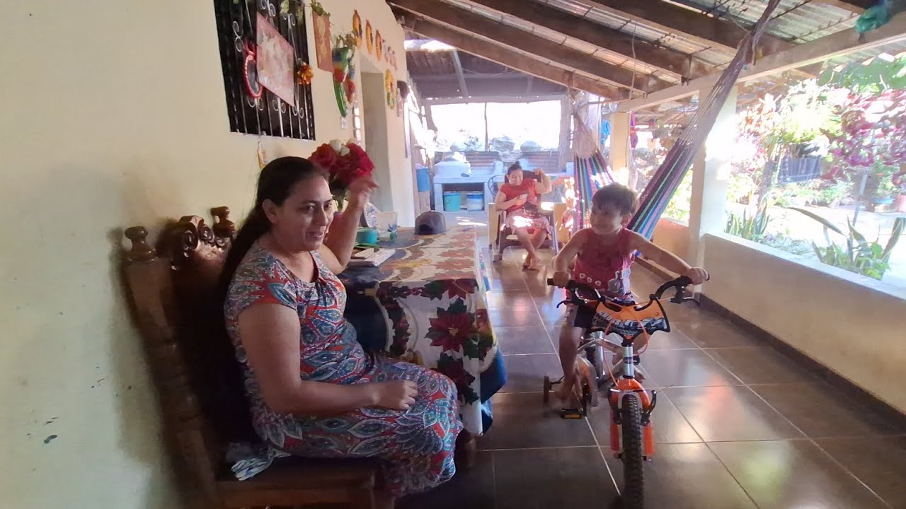 ESTAS MUJERS SE ACABAN A KOMI POR QUE SELE QUEMAN LAS TORTILLAS 😅😅