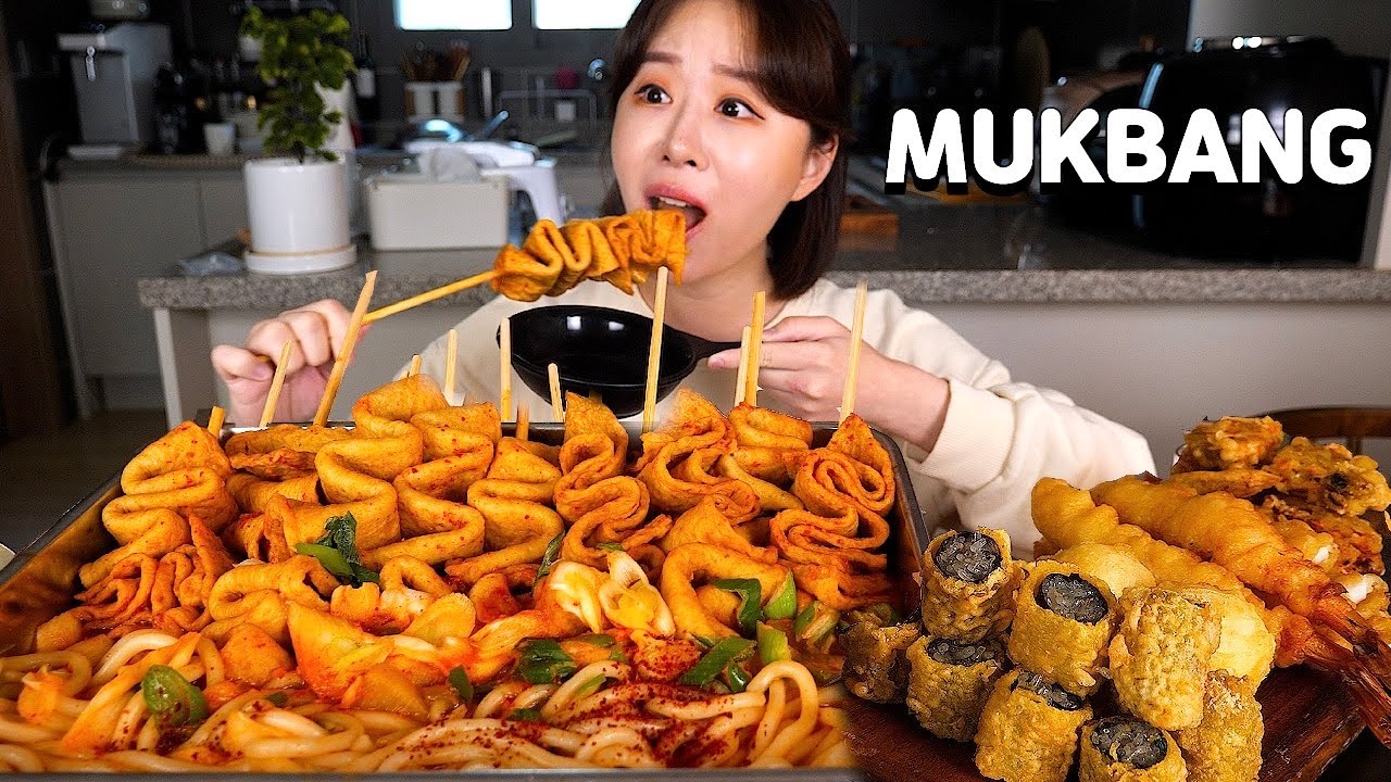 MUKBANGㅣASMR 화끈하게 매운 빨간어묵과 우동사리, 바삭바삭 각종 튀김까지 먹방🍢 Hot Spicy Eomuk, Udon, Fried foods🍢