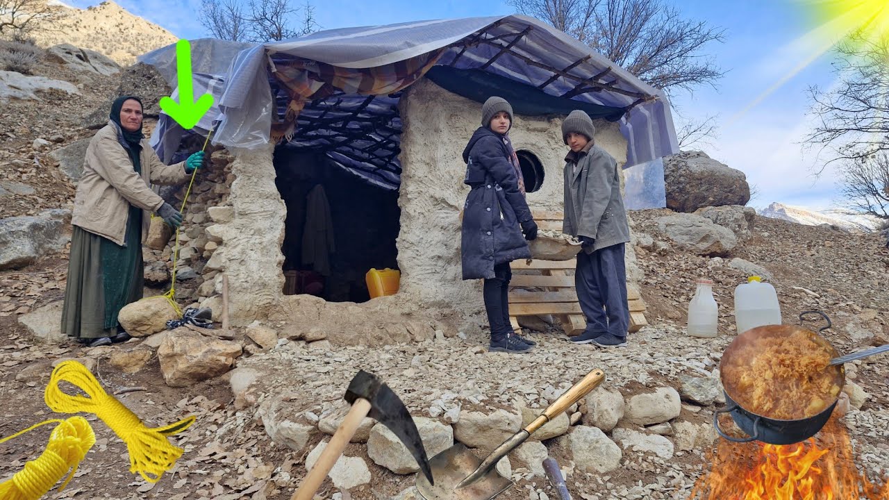 Homeless life in the mountains 🗻 | Trying to survive and cook in a hut🪵🔥